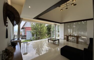 ruangan bersantai yang luas