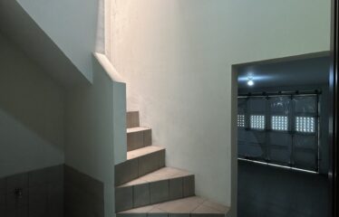 tangga menuju ke garasi