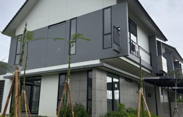 halaman luar sangat luas