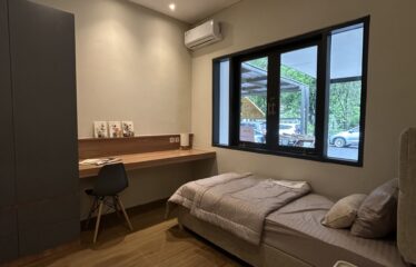 kamar dan meja belajar