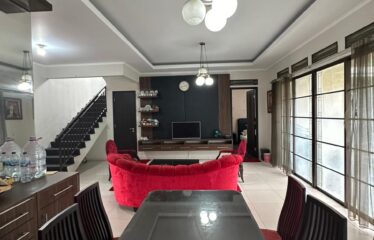 ruang makan dan ruang tamu