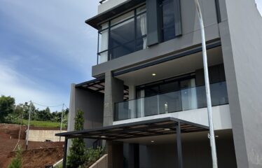 dijual rumah kota baru parahyangan